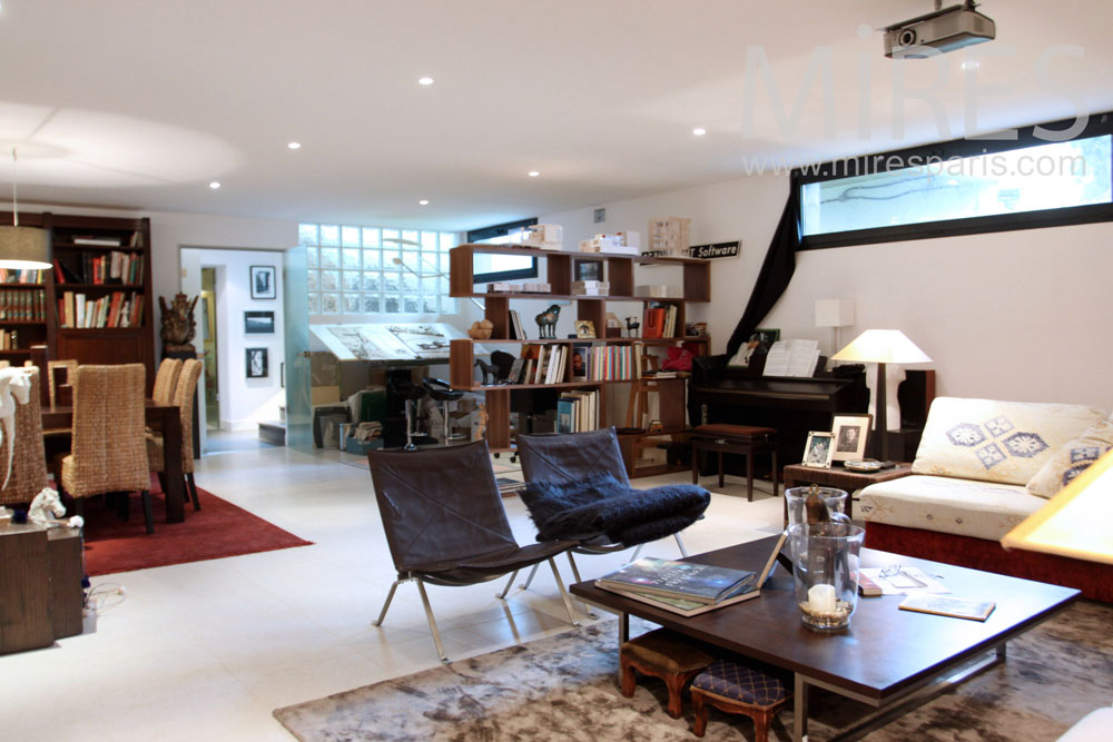 C1342 – Lounge and dining in the cellar