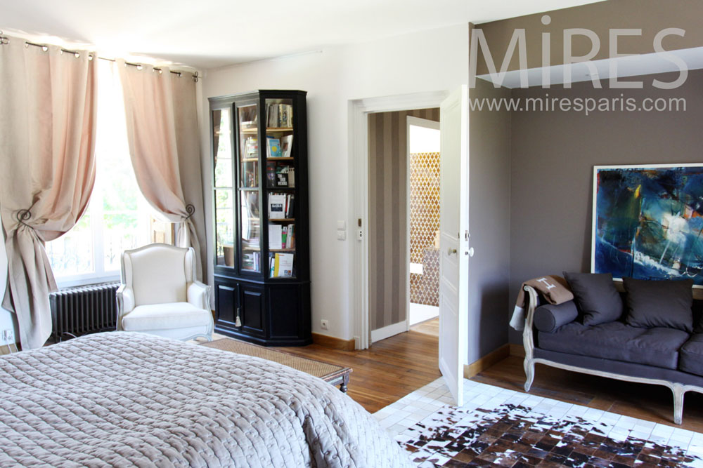 C1357 – Large bedroom