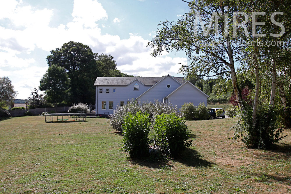 C1361 – Une maison dans sa prairie