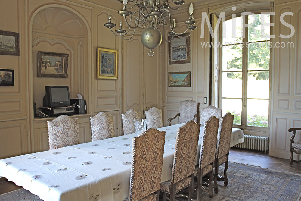 Elegant dining room. C1363