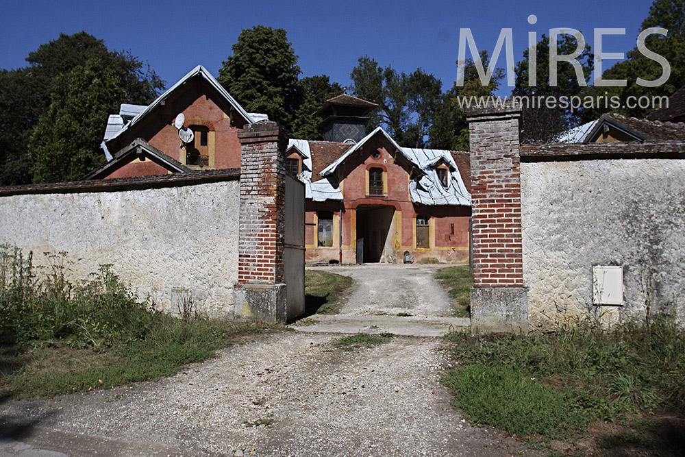 C1363 – Ocher old farm