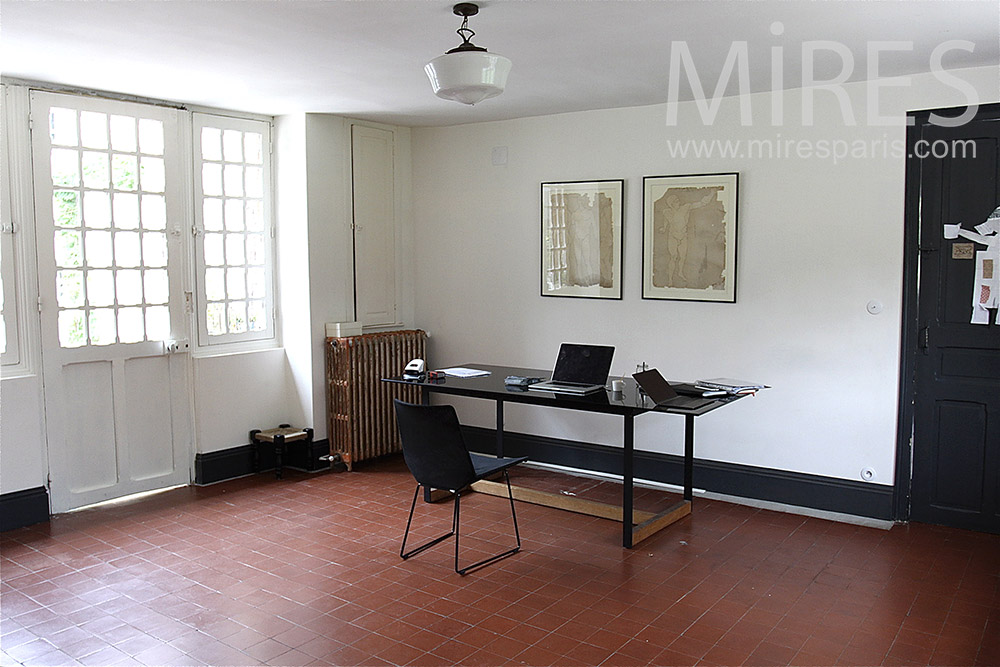 Minimalist office. c1372
