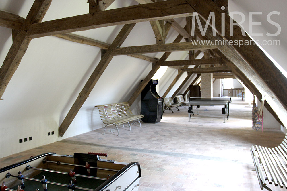 Great attic for games. C1373