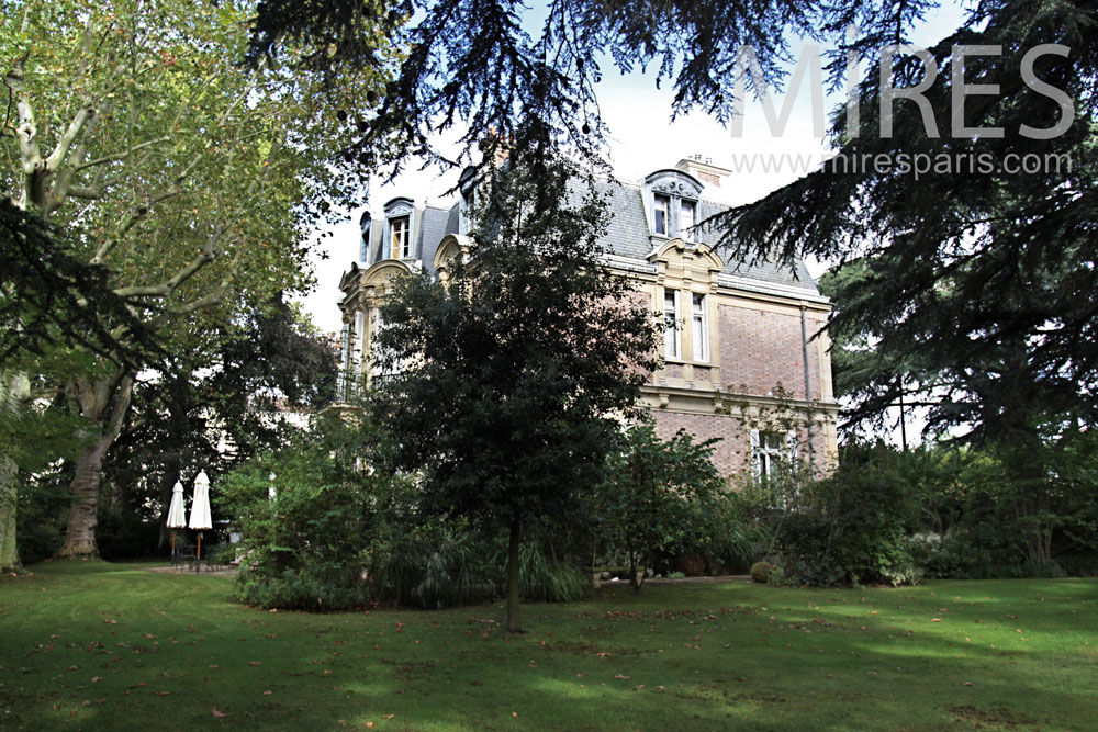 C1371 – Side garden
