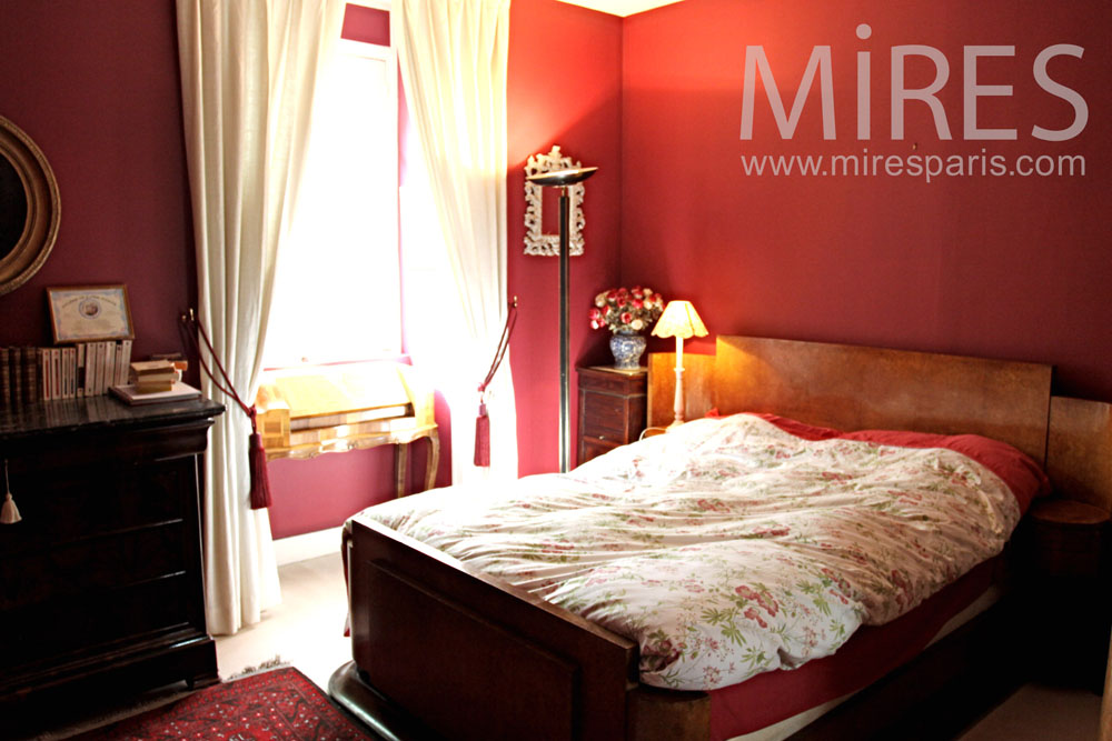 C1371 – Bedroom with colour