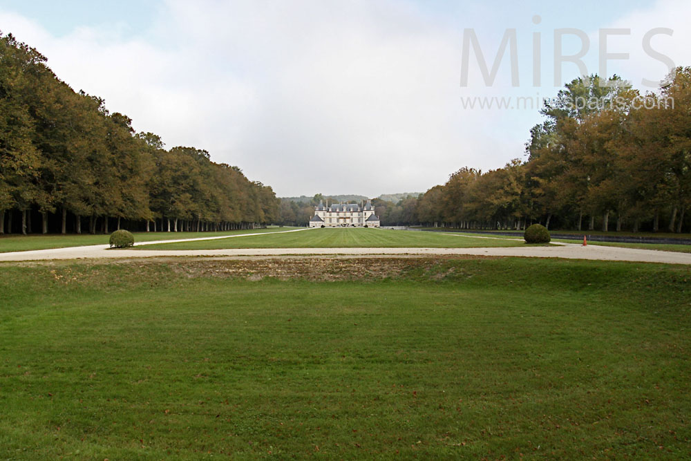 C1385 – Allées rectilignes vers le château