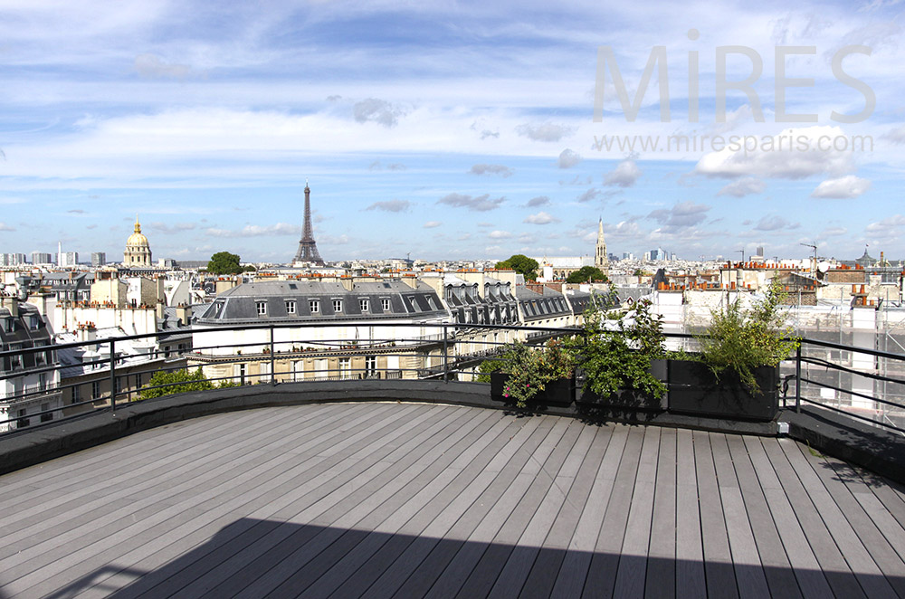 C0382 – Large rooftop, Eiffel Tower view