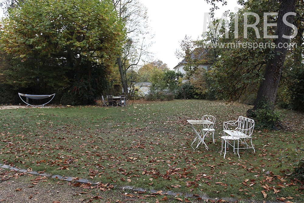 C1395 – Autumn Garden