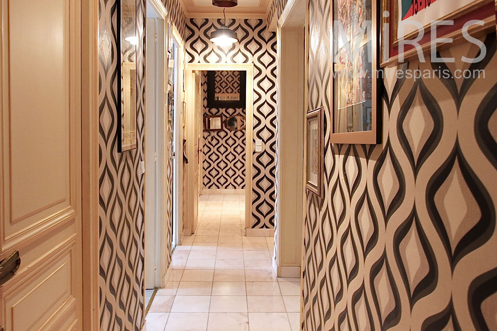 C1422 – Pattern hallway