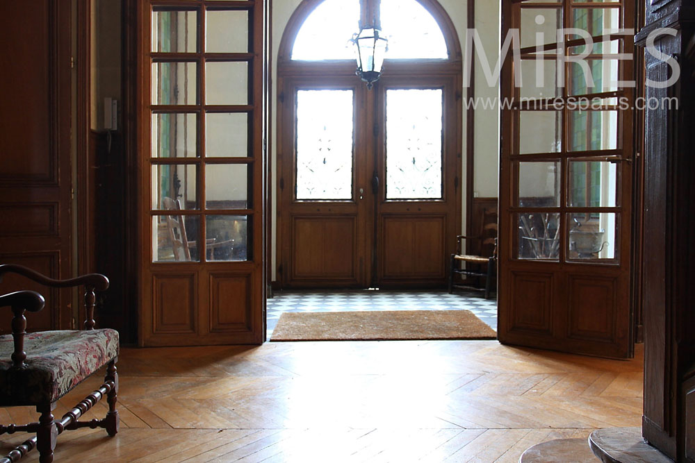 C1435 – Felted entrance