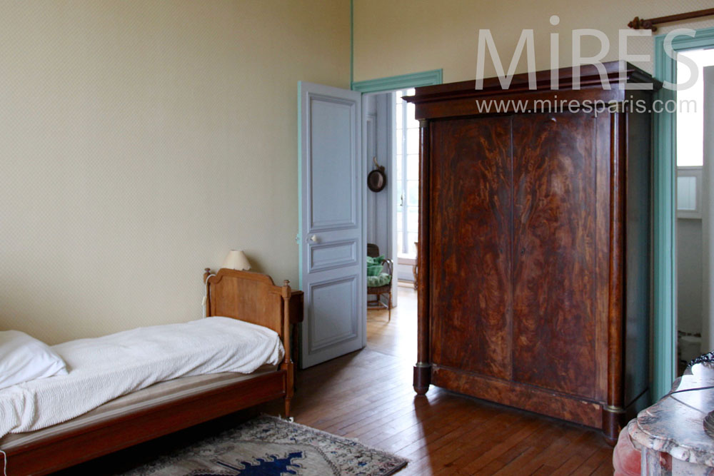 Small adjoining bedroom