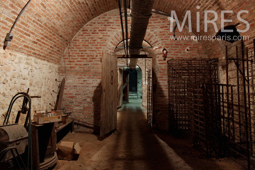 C1435 – Cellar and garage