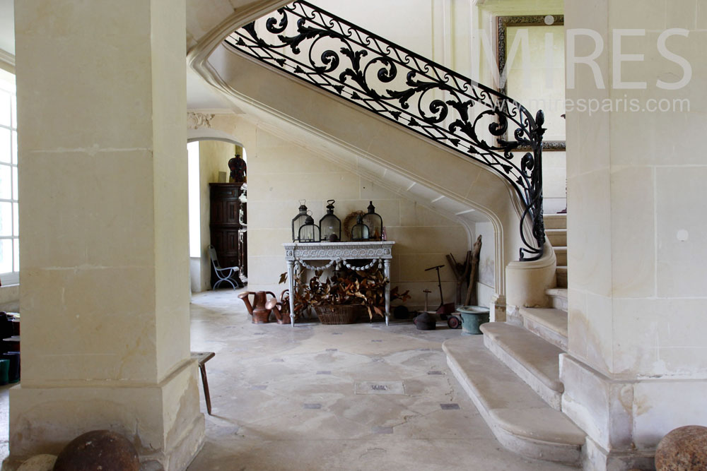 C0738 – Imposing entrance