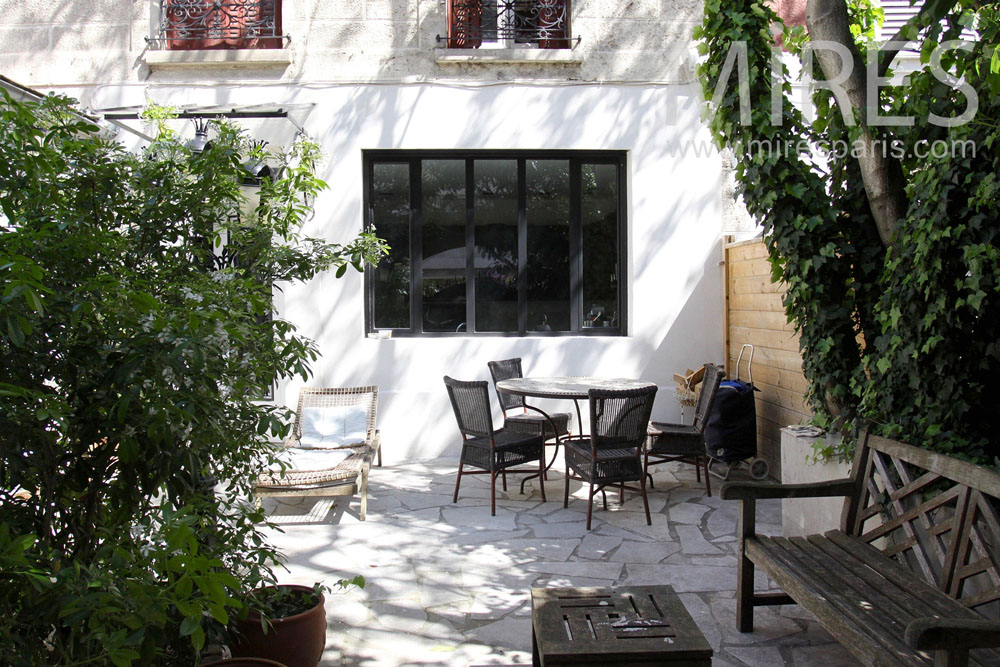 C0773 – Inside courtyard