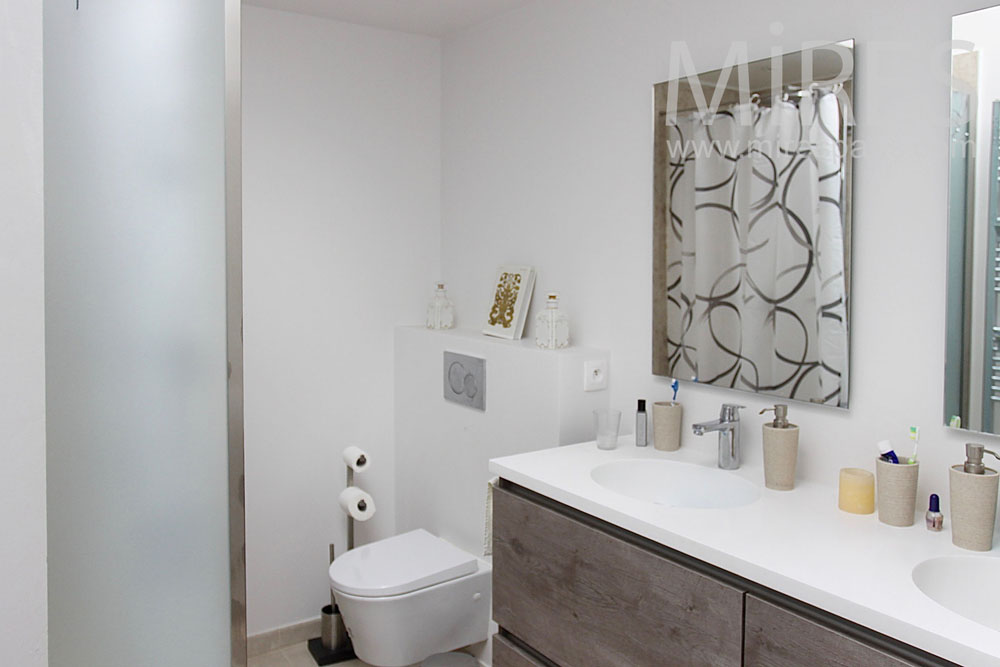 C0773 – Modern bathroom