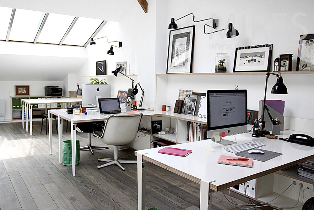 Espace de travail sous les toits. C1458