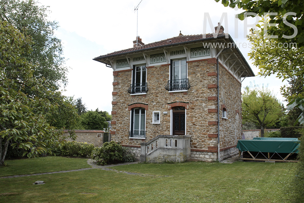Pretty family home. c1459