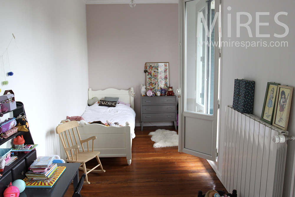 C1459 – Chambre d’enfant donnant sur terrasse