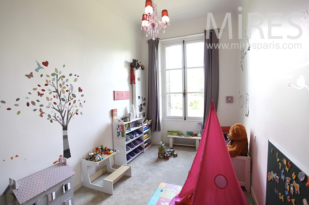 Small room with tipi. c1464