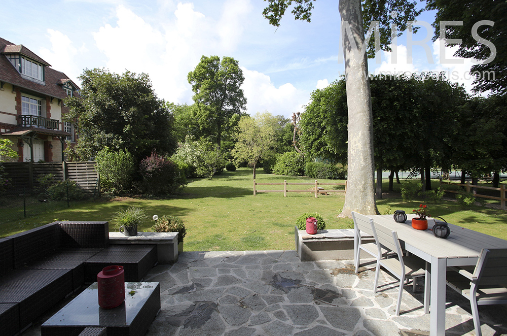 Terrace and living room on garden. c1464