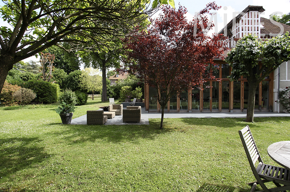 C1465 – Terrasse de jardin en îlot