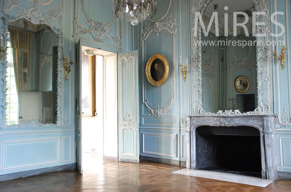 Small blue lounge. c1467