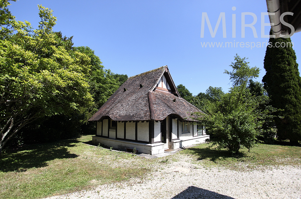 Cute bungalow in Normandy. c1469