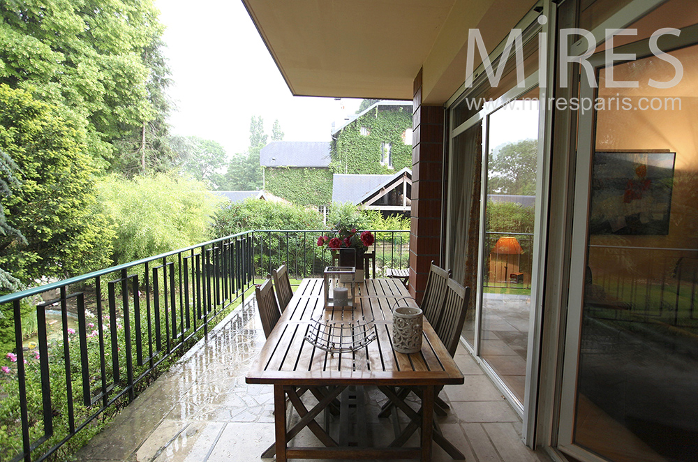 C1470 – Secluded terrace