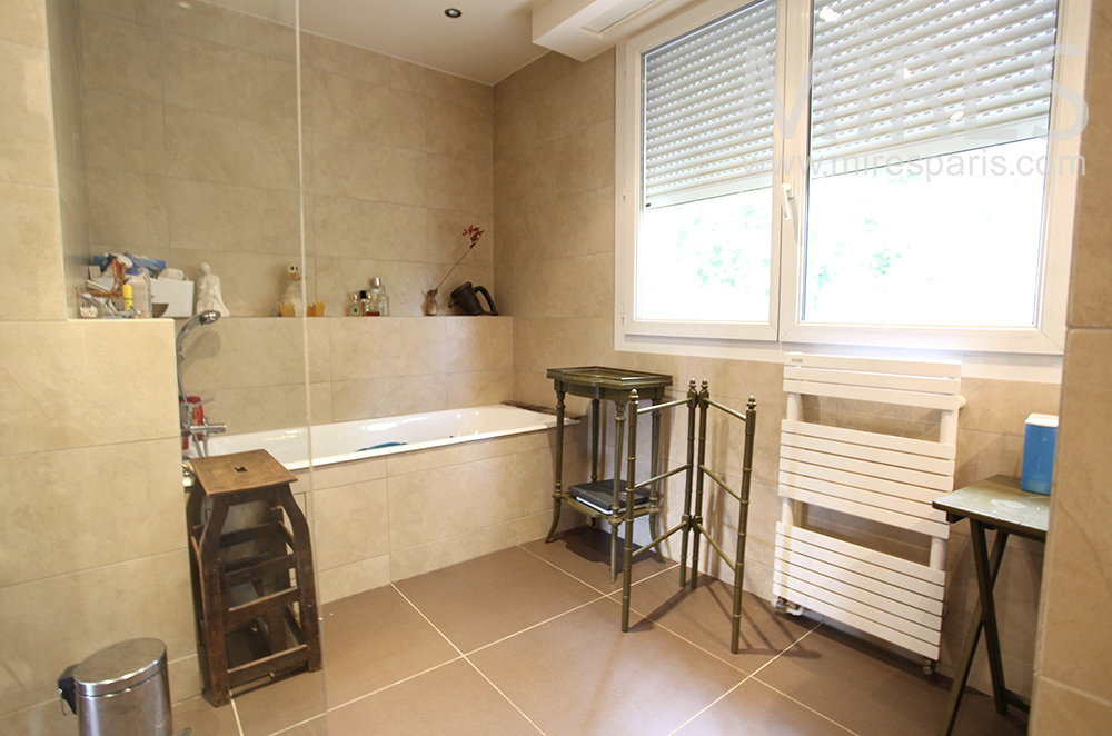 C1470 – Beige baths