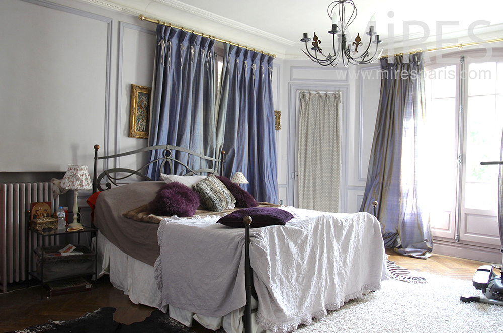 C1472 – Master bedroom with curtains