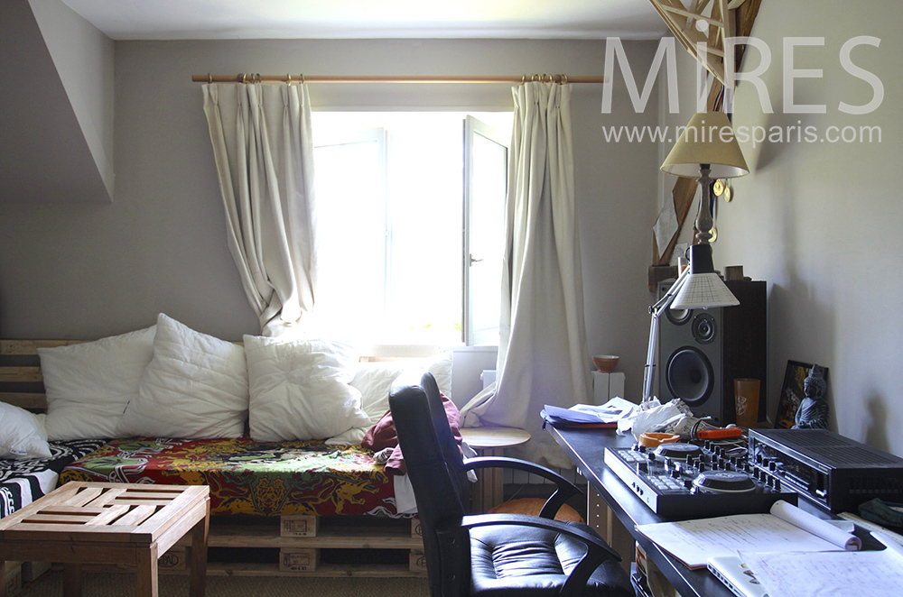 C1473 – Music bedroom