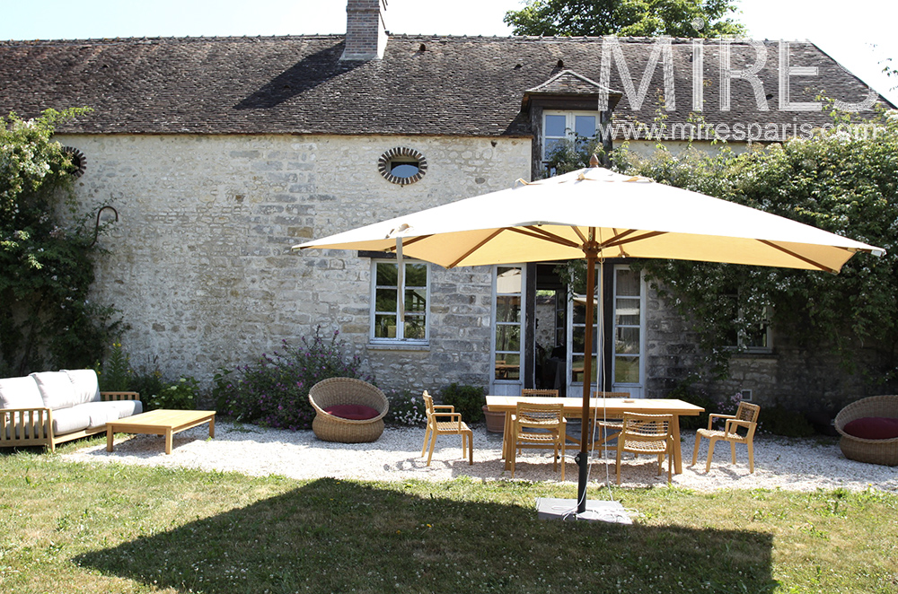 C1310 – Terrace with garden furniture