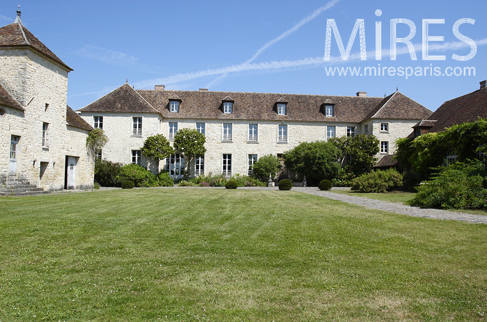 C1310 – Château paisible, décoration rustique