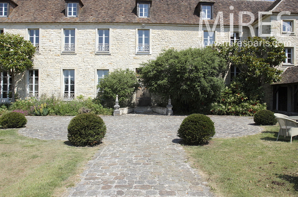 C1310 – Stone courtyard
