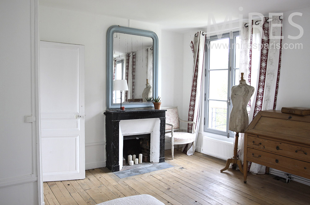 C1482 – Chambre de style avec espace salon