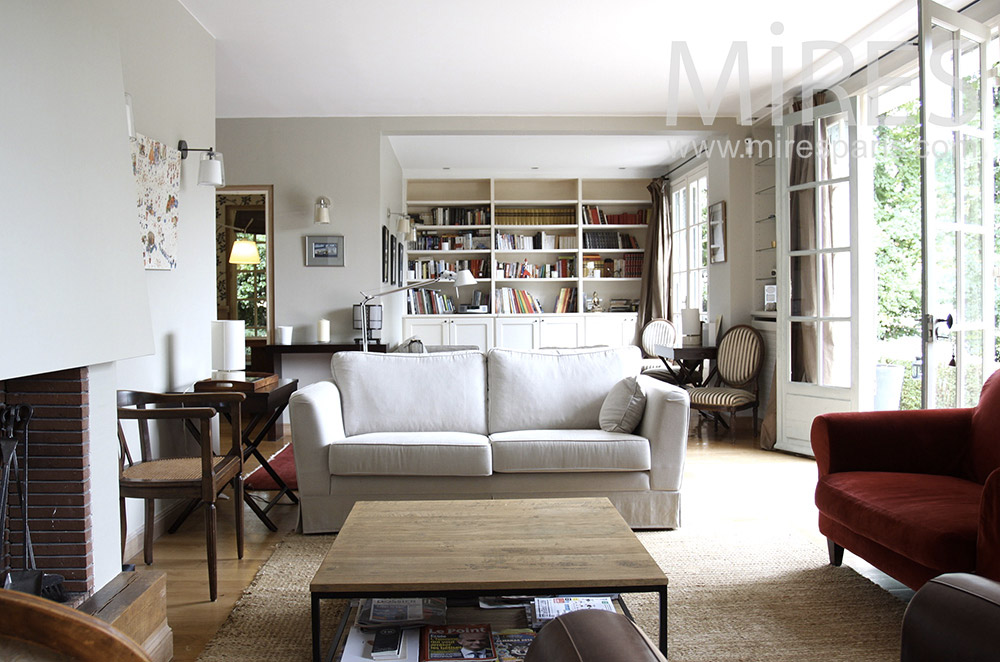 Double living room with fireplace. c1488