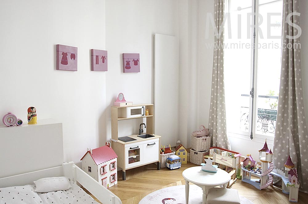 C1490 – Little girl’s room