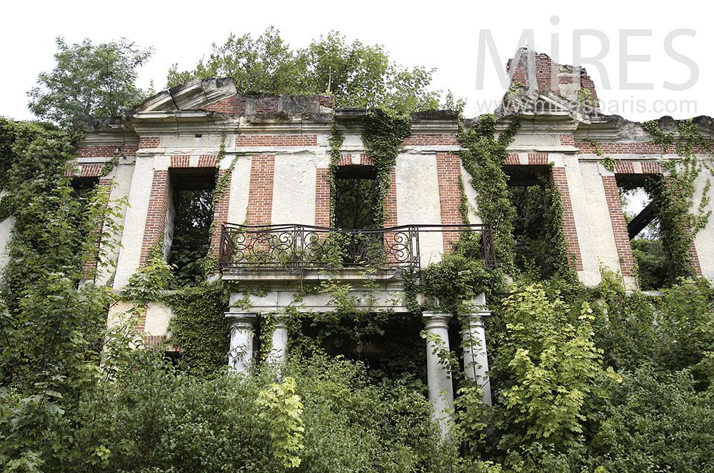 C1493 – Abandoned manor house