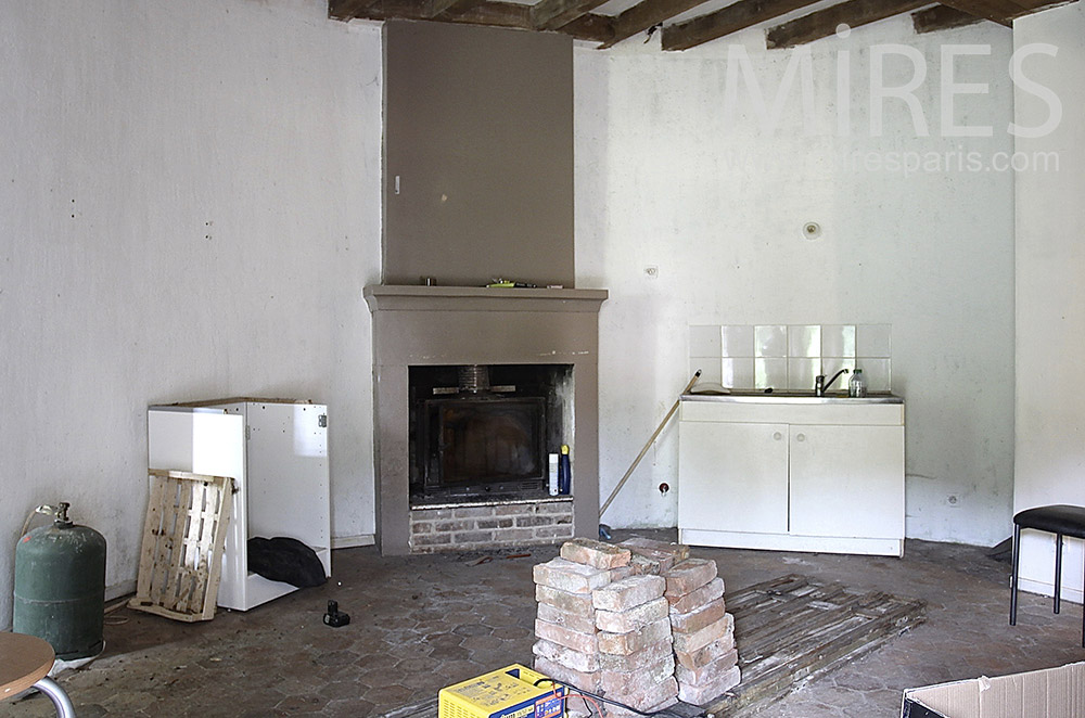 C1493 – Abandoned kitchen