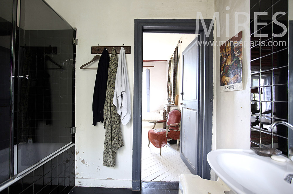 C0028 – Petite salle de bain compacte