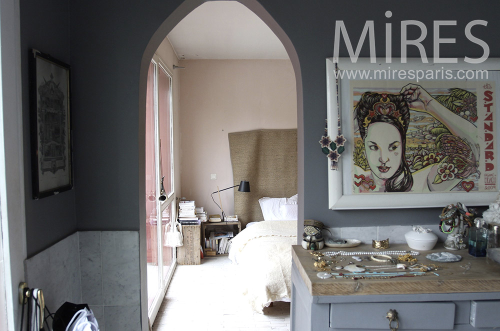 C0084 – Pink room and gray shower