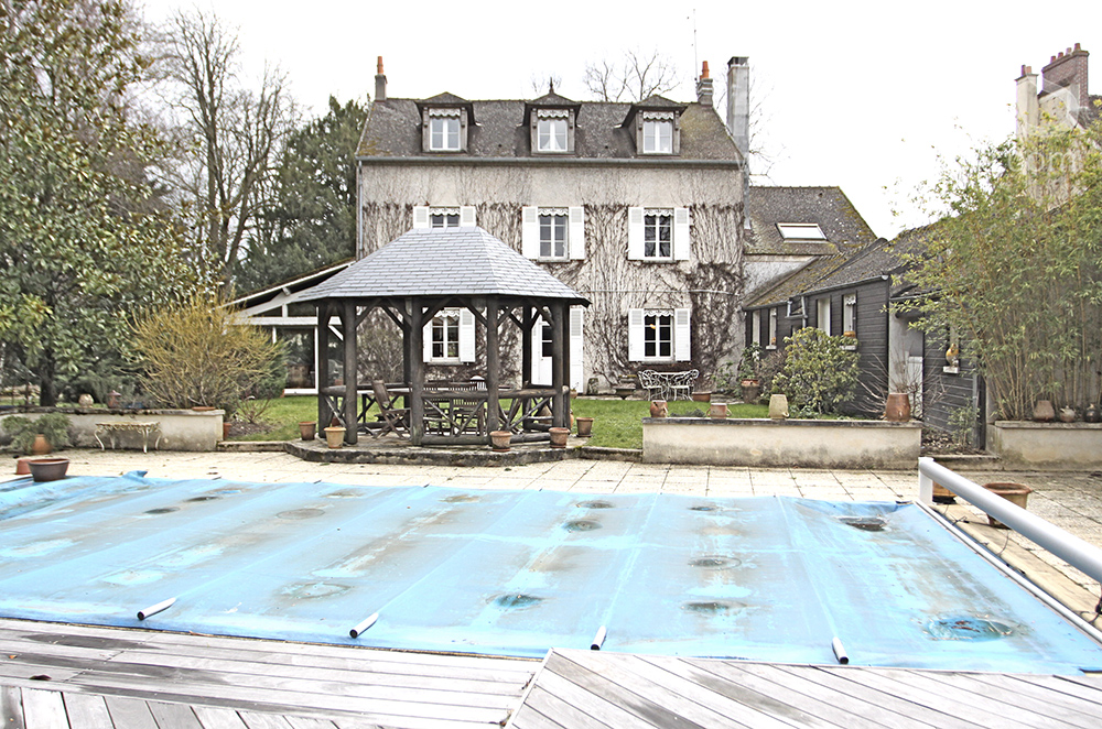 C1316 – Piscine au fond du jardin