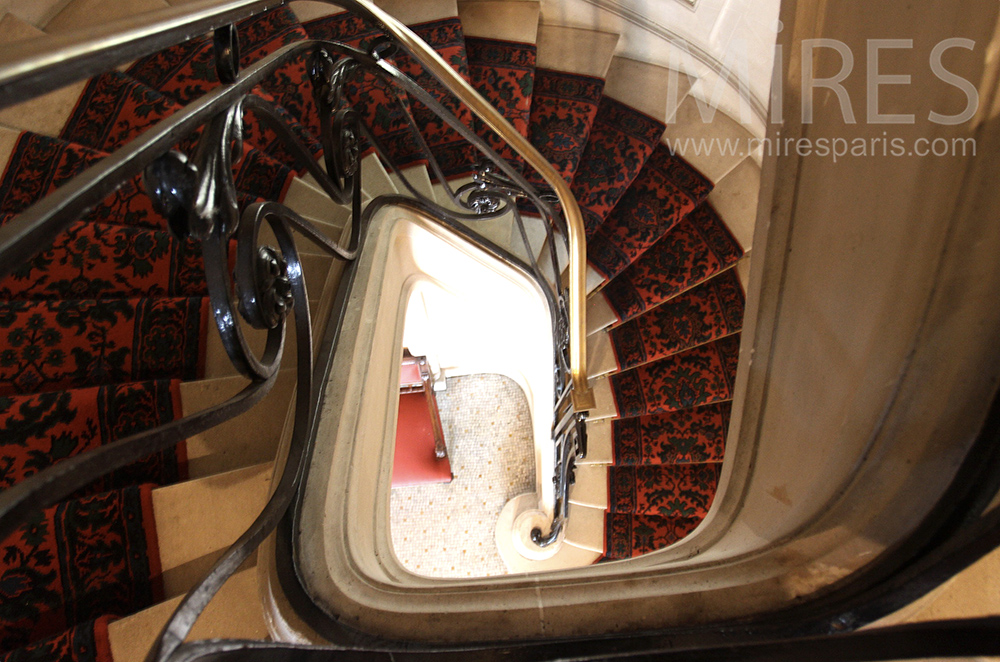 Marbre et tapis rouge. C1496