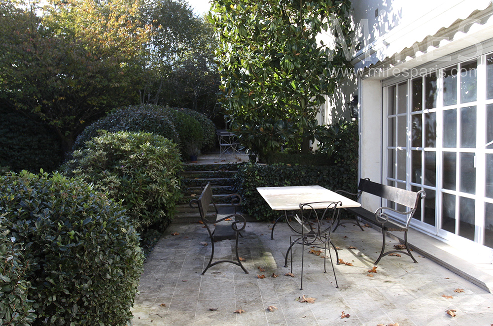 Small shaded terrace. C1509