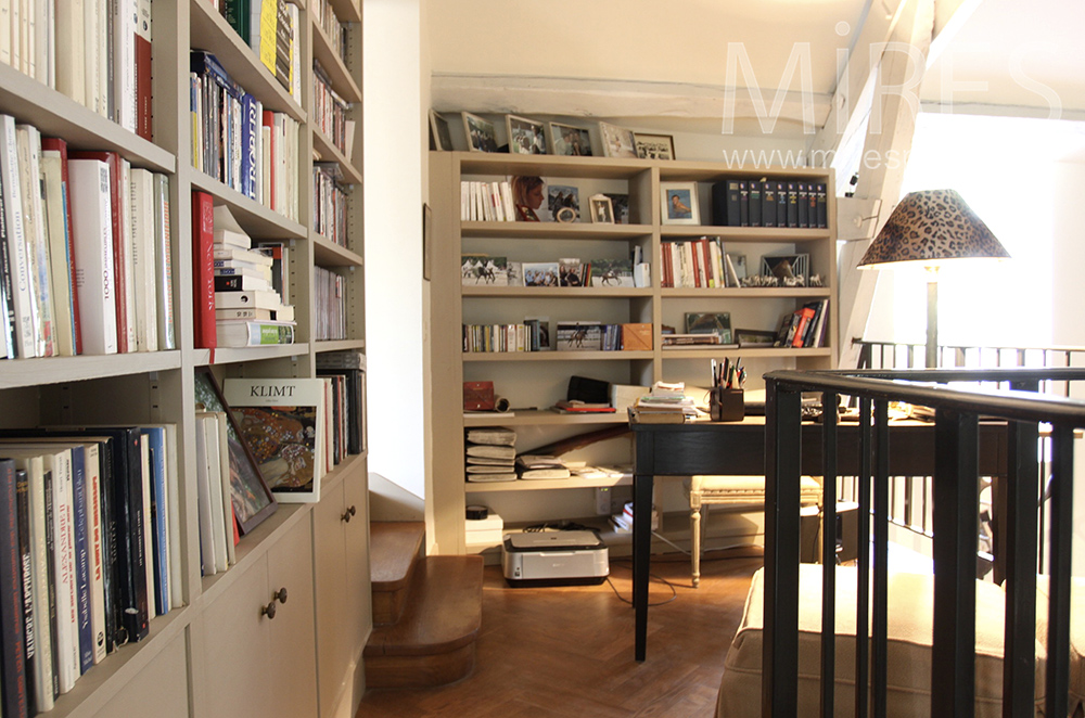 Mezzanine library. C1509