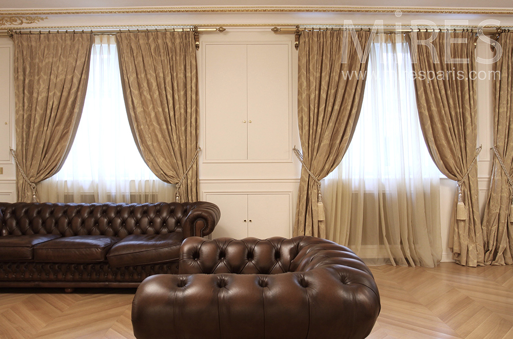 C1510 – English living room on Parisian floor