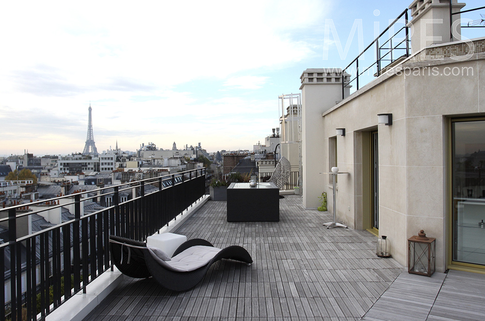 Rooftop with a view. C1515