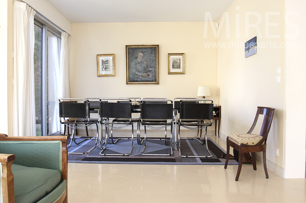 Cream dining room and black seats. c1518