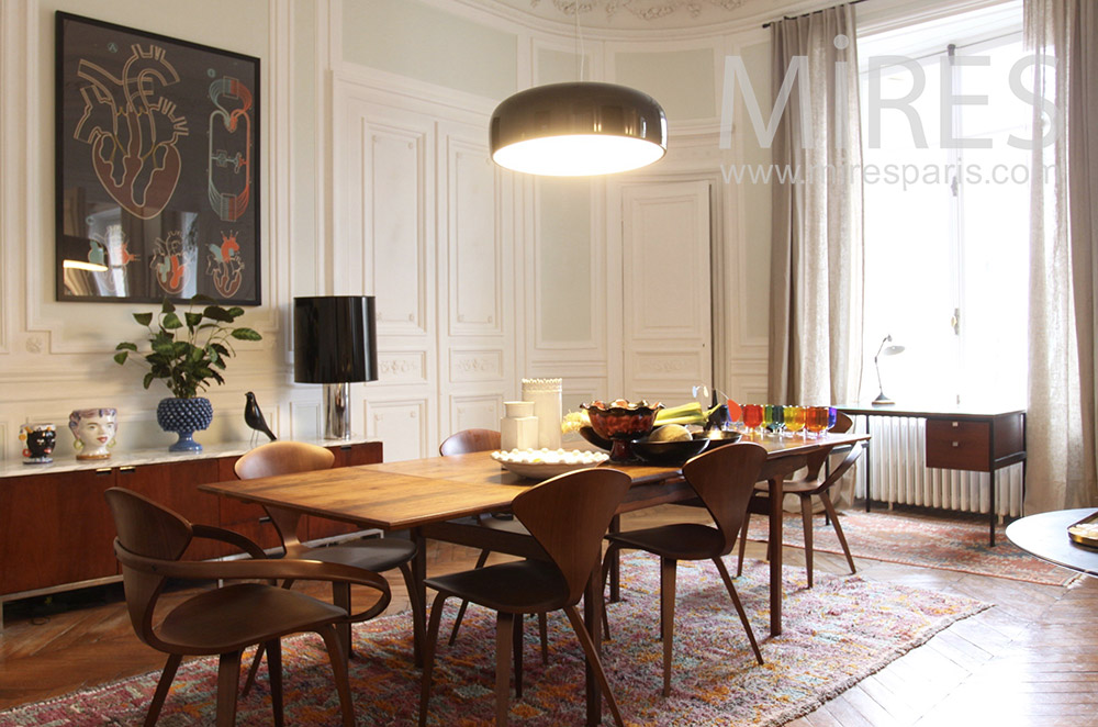 Beautiful classic dining room. C1525