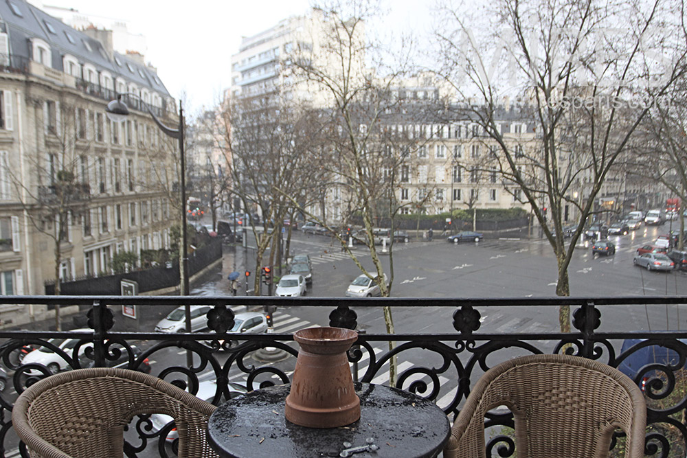 C0711 – Balcon parisien